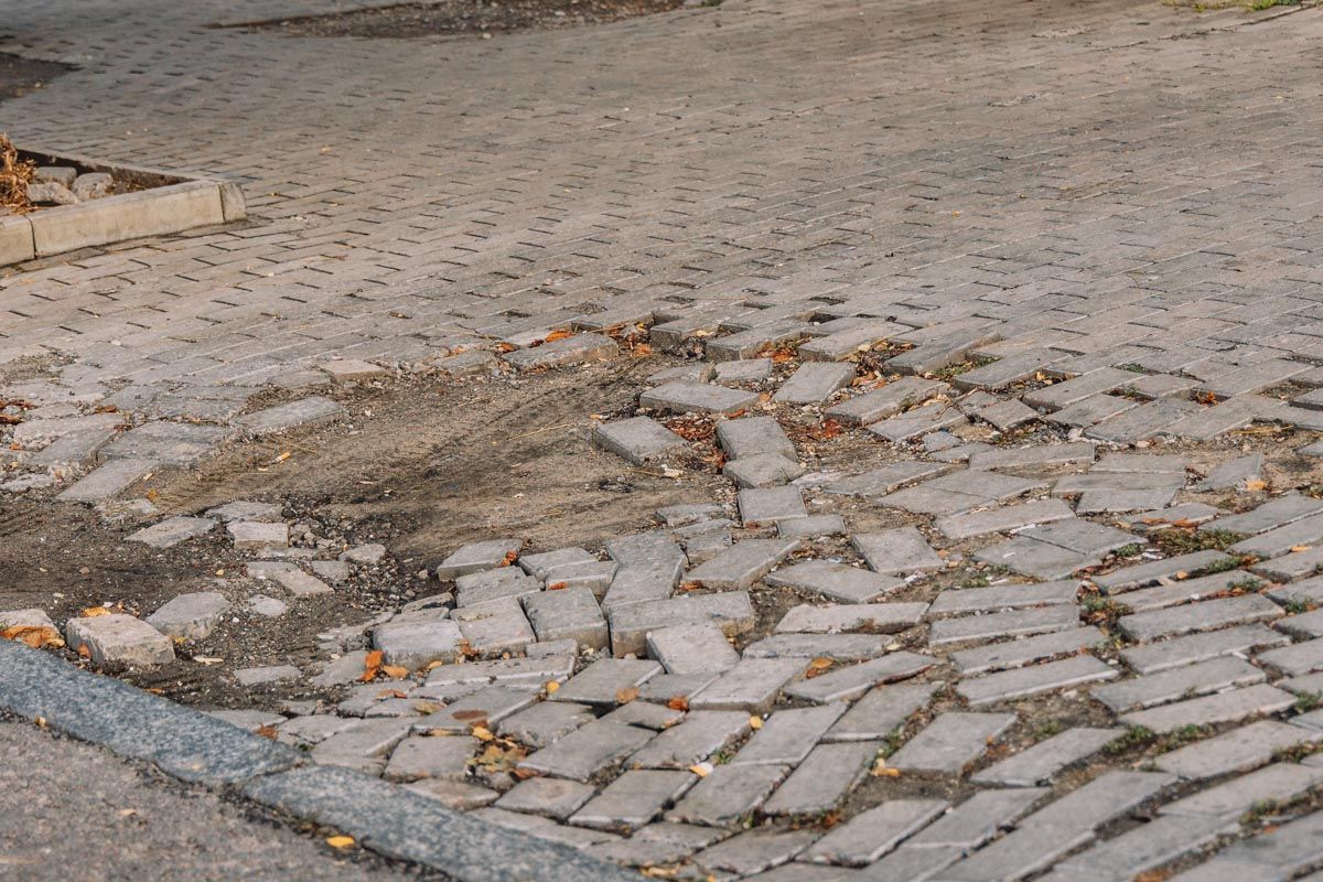 Сколько денег потратили на ремонт тротуаров в центре Днепра и где они есть 8