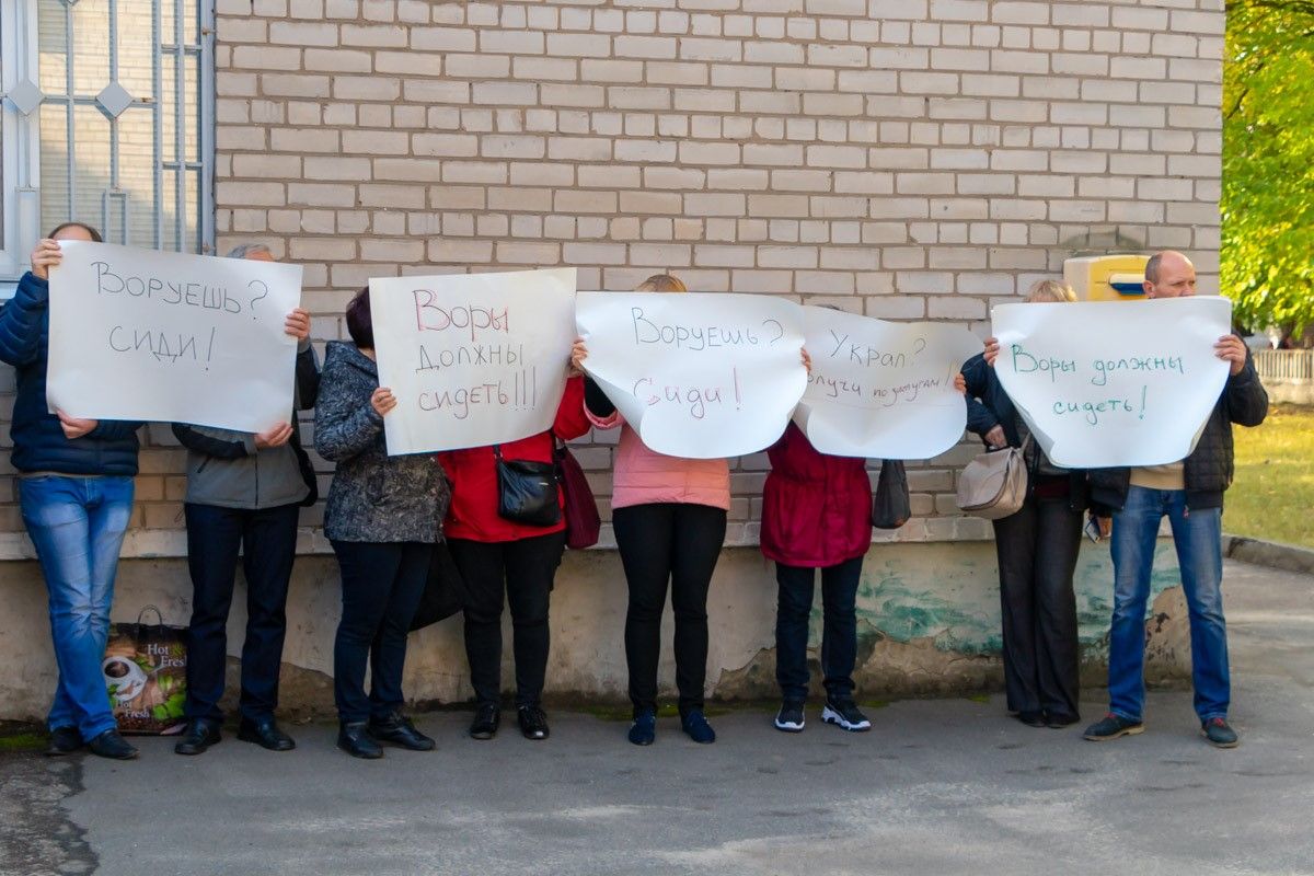 Подозреваемые в краже труб с Интерпайп НТЗ будут сидеть под стражей до декабря 1