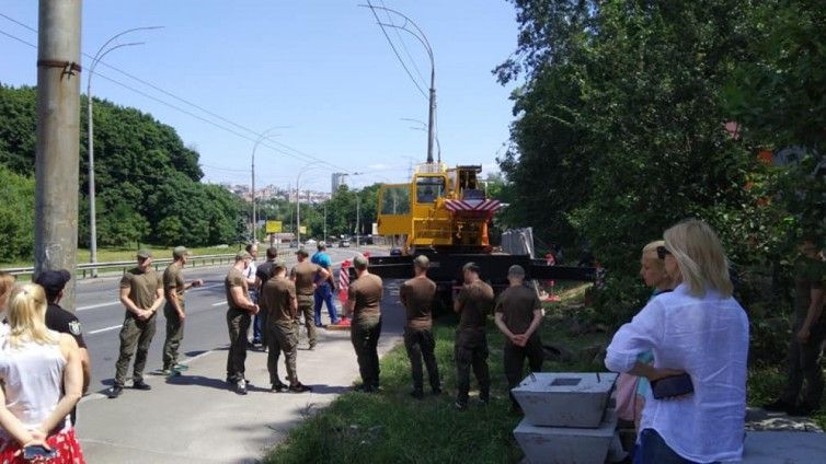 Защитникам Протасова Яра в Киеве угрожает Геннадий Корбан 2