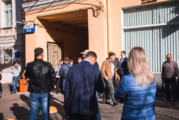 Хозсуд Киева остановил рассмотрение дела Коломойского против ПриватБанка 1