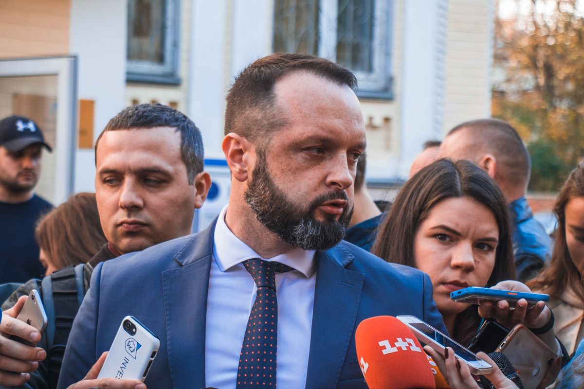 Хозсуд Киева остановил рассмотрение дела Коломойского против ПриватБанка 9