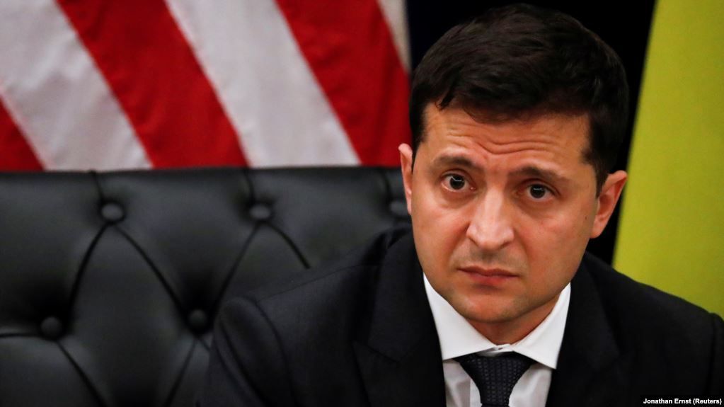 Рейтинг Зеленского постепенно падает