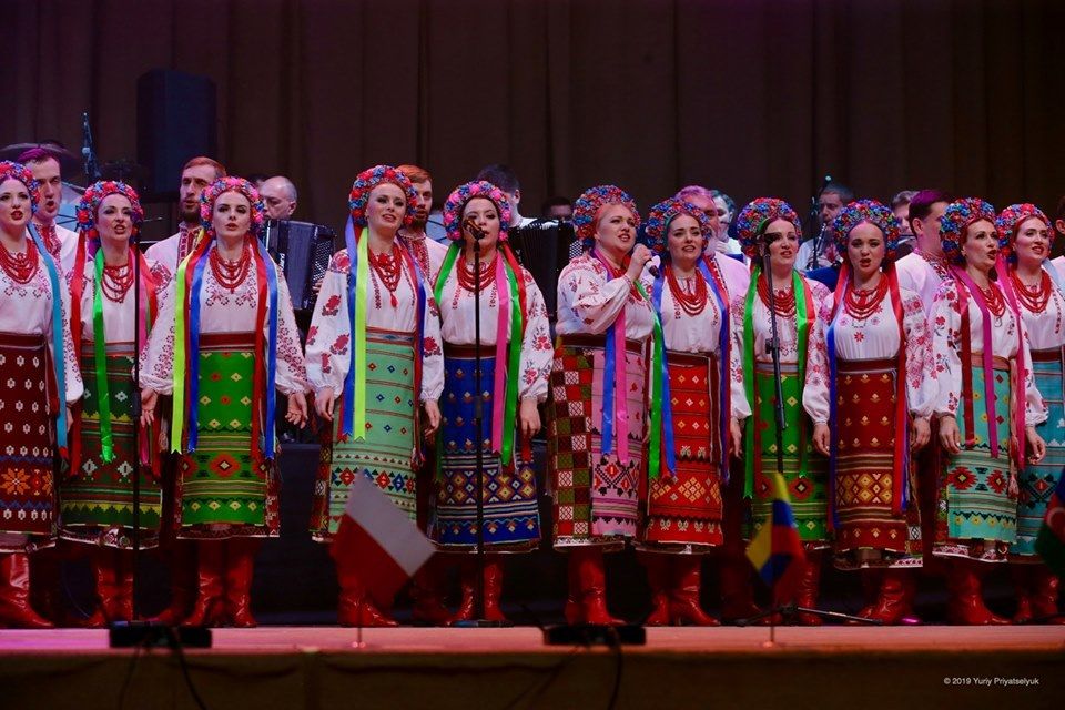 Сколько стоит нанять хор имени Веревки, что спел песню про Гонтареву на Квартал 95 7