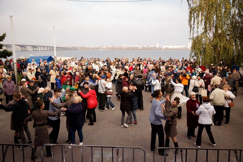 «Дякуємо за життя»: Как в Днепре отметили годовщину освобождения от фашистов 1