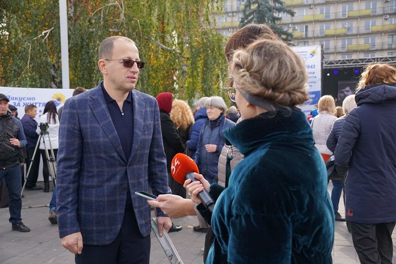 «Дякуємо за життя»: Как в Днепре отметили годовщину освобождения от фашистов 2