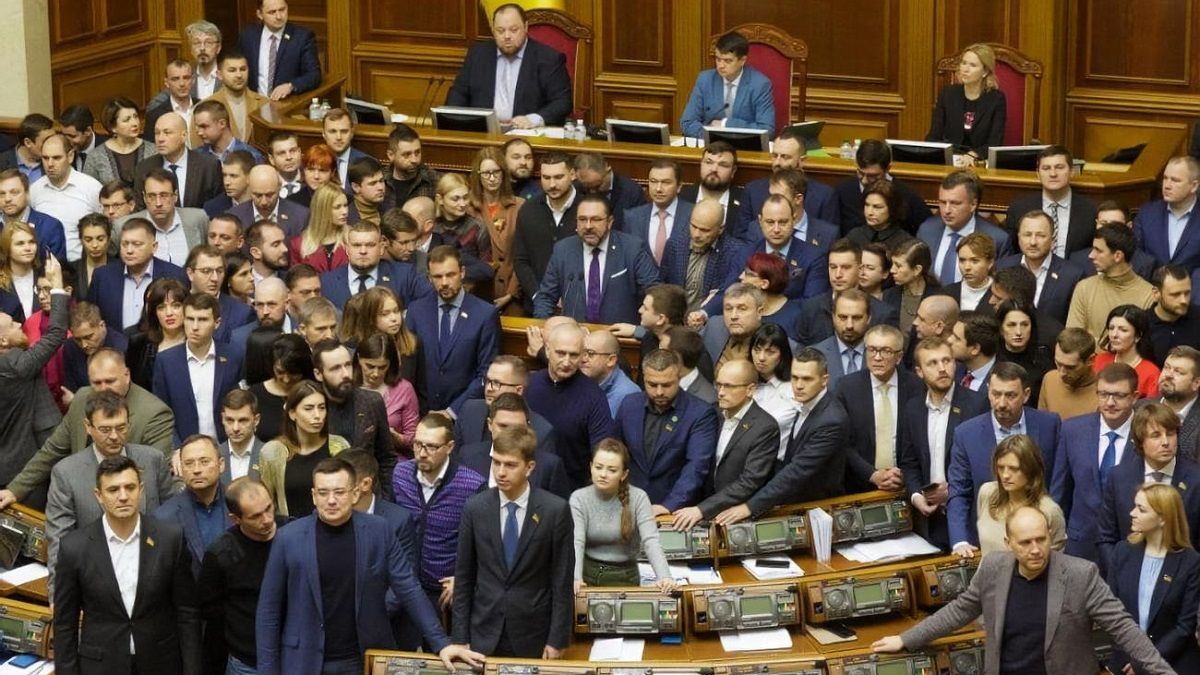 Кто в Верховной Раде больше всех заработал за октябрь