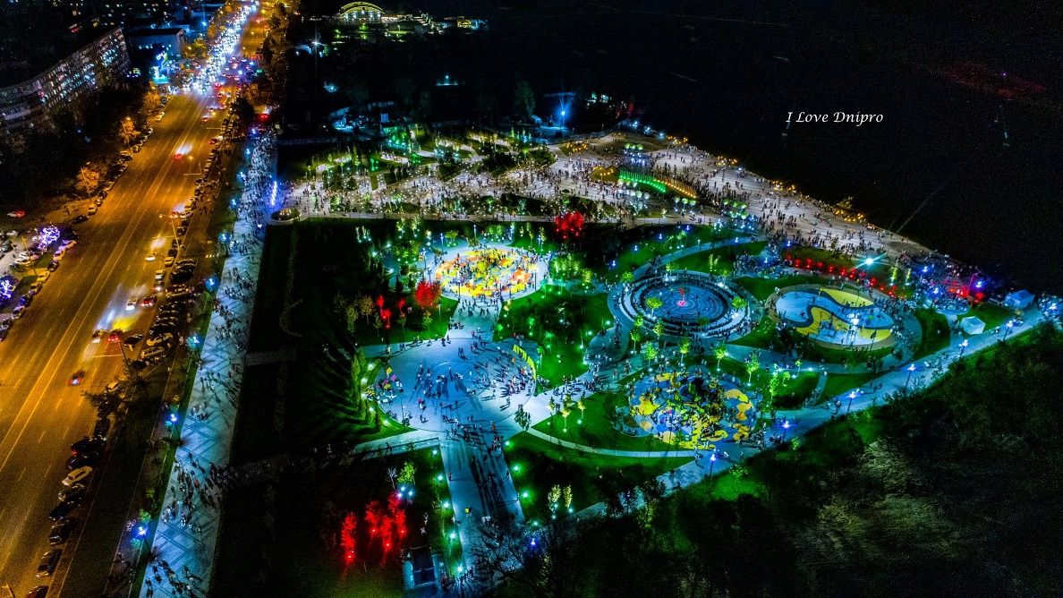 В этом году ко Дню города на Набережной Победы открылся сквер Прибрежный. В 2020 году работы по реконструкции Набережной продолжатся