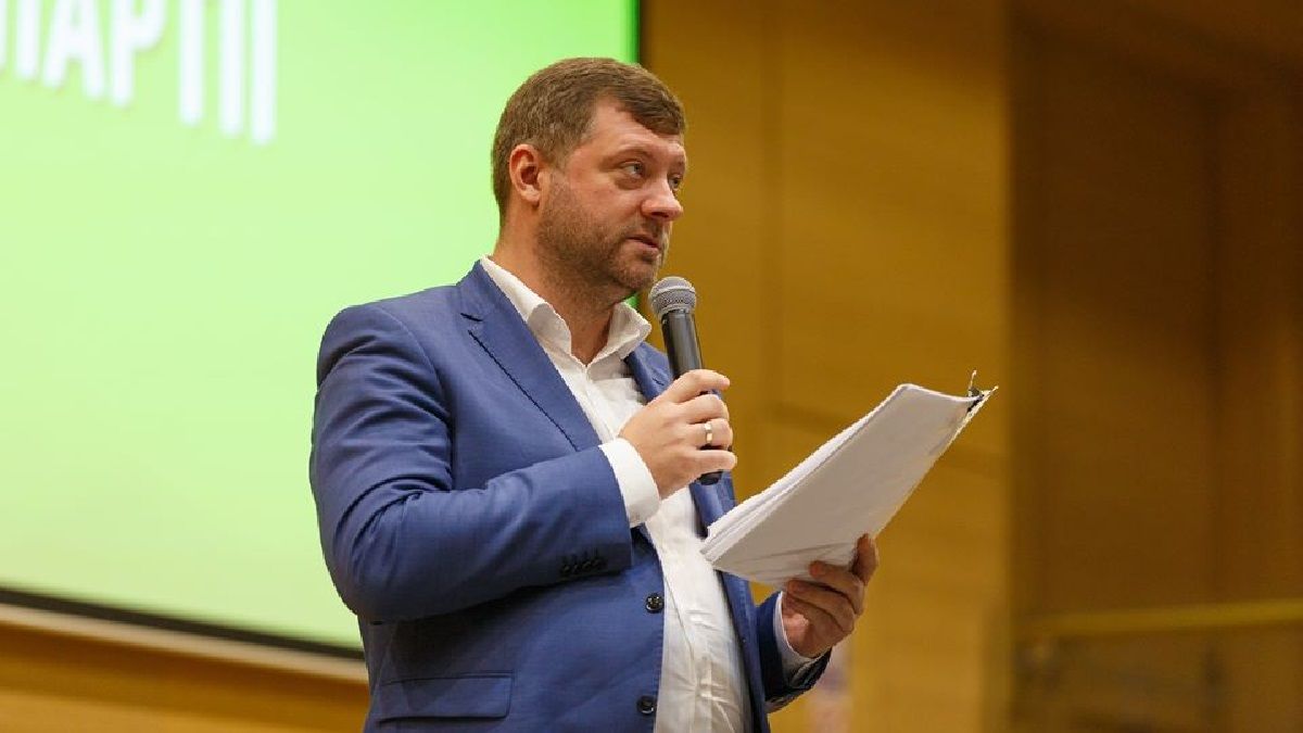 Тренер счастья. Что известно о новом главе “Слуги народа” Александре Корниенко