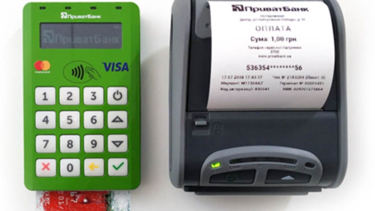 ПриватБанк обеспечил курьеров «Новой Почты» miniPOS терминалами