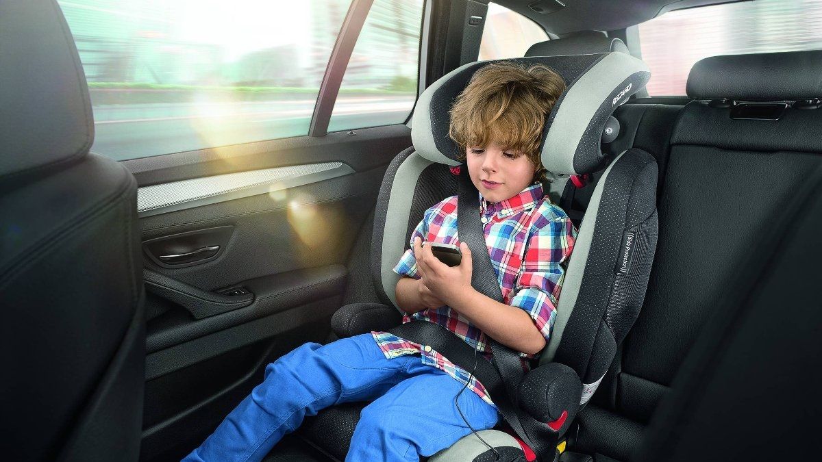 С 20 ноября полиция в Украине начнет штрафовать за перевозку детей без автокресла: суммы штрафов