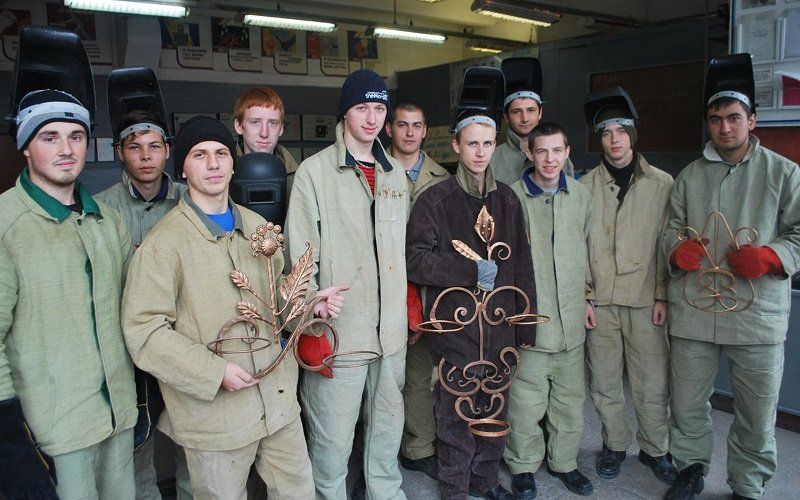 Нынешний уровень образования в ПТУ крайне низок и не позволяет выпускникам нормально устроиться на производстве