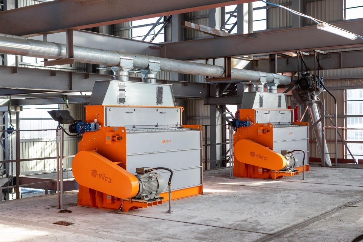 На заводе "Потоки" применяется новейшее оборудование, созданное специально для производства высокопротеинового концентрата