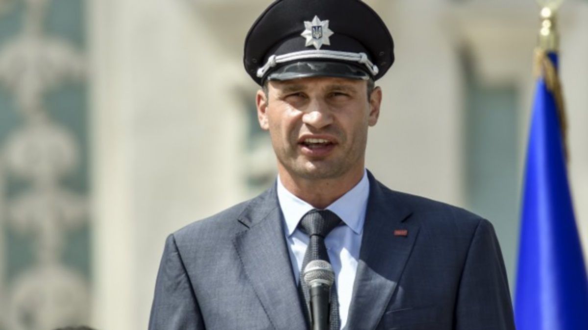 Толпа с оружием: на охрану мэрии Киева в 2020 году потратят 11 миллионов гривен