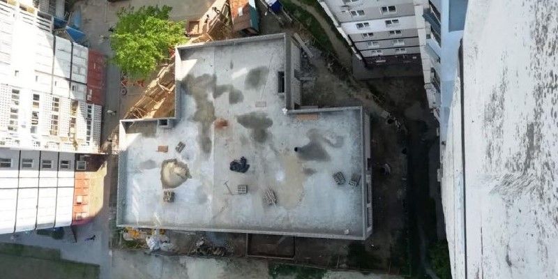 Фото Газета. dp.ua При строительстве нарушены противопожарные разрывы между зданиями.