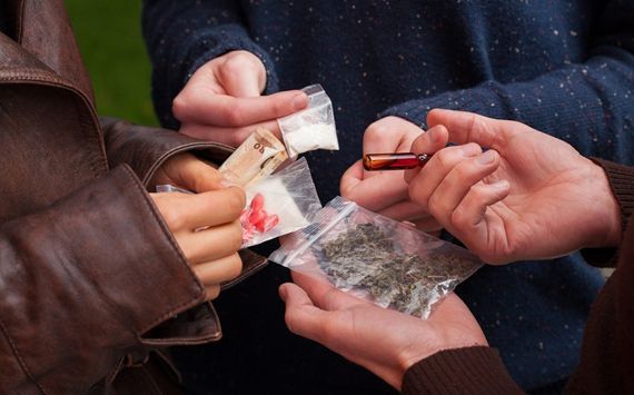 Легкие наркотики могут стать для детей "воротами" в мир тяжелых наркотиков