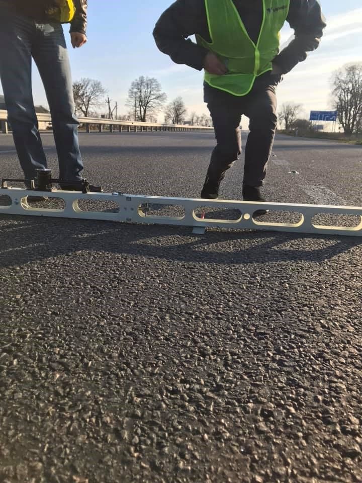 Общественники зафиксировали колейность на трассе