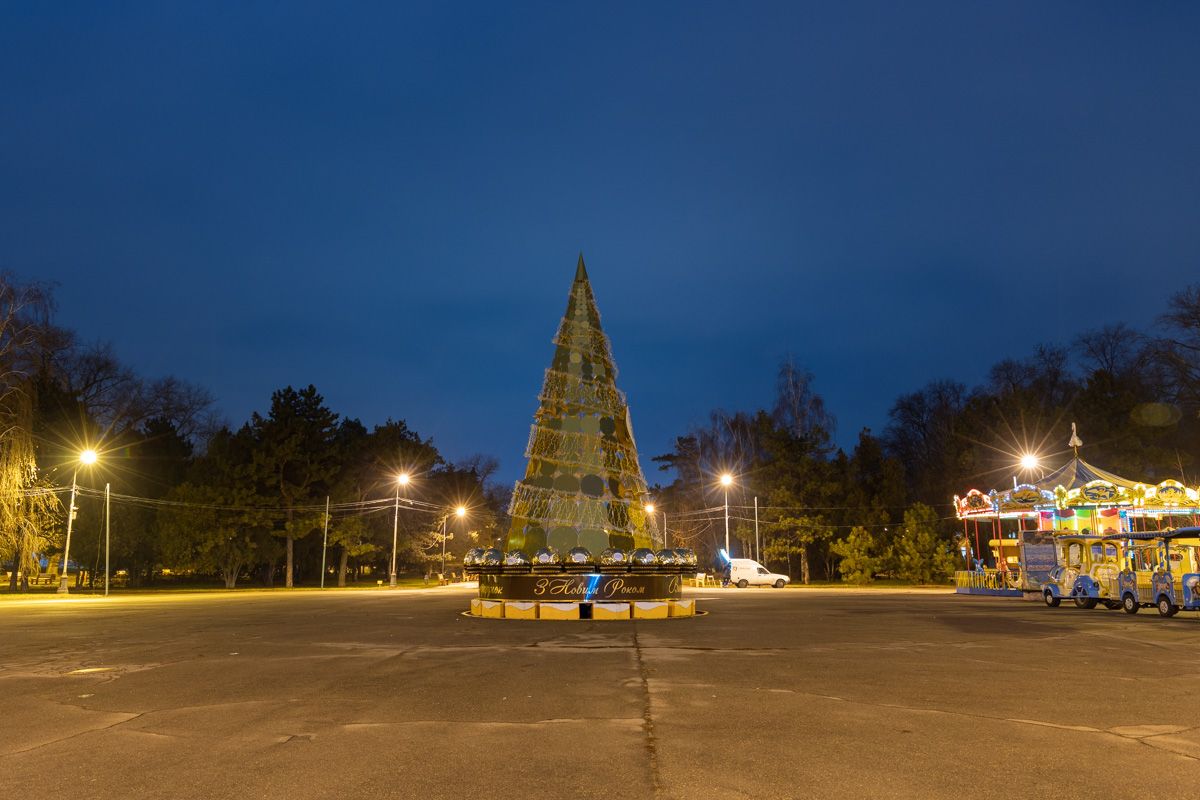 Парк Глобы в Днепре впервые за много лет останется без городской новогодней елки 1