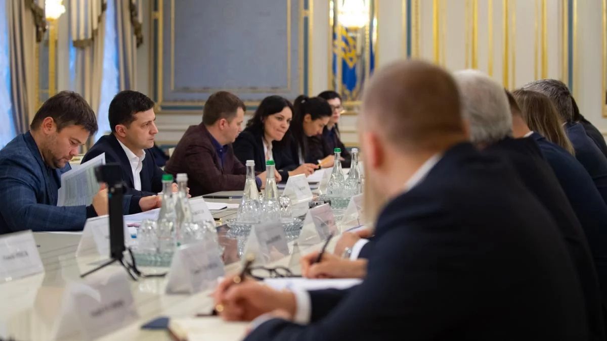 После встречи с президентом операторы АЗС снизили цены на бензин