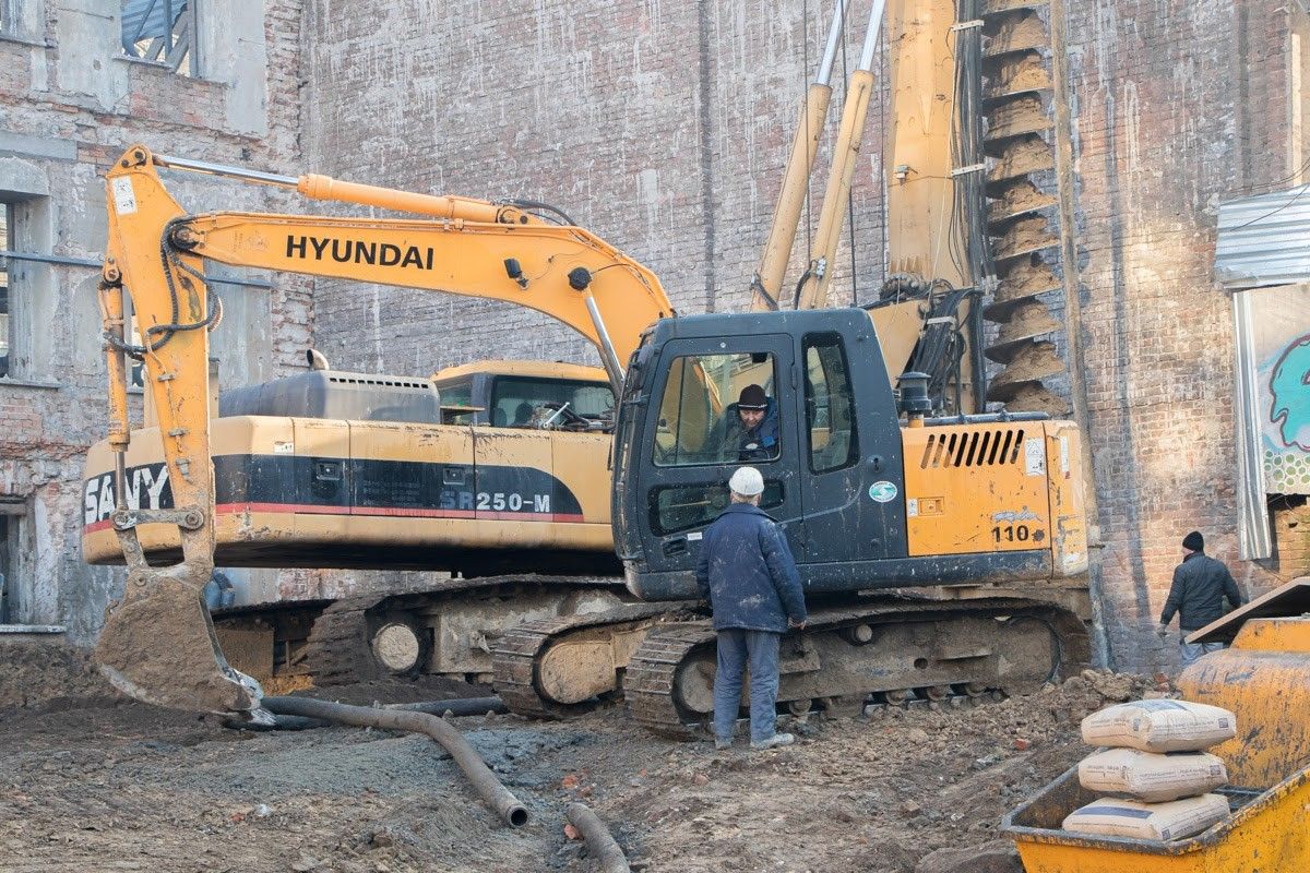 Так бурят отверстия под сваи