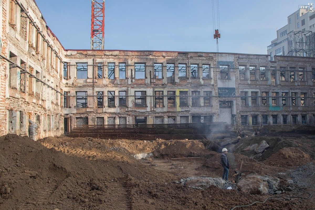 Внутренности пришлось разобрать