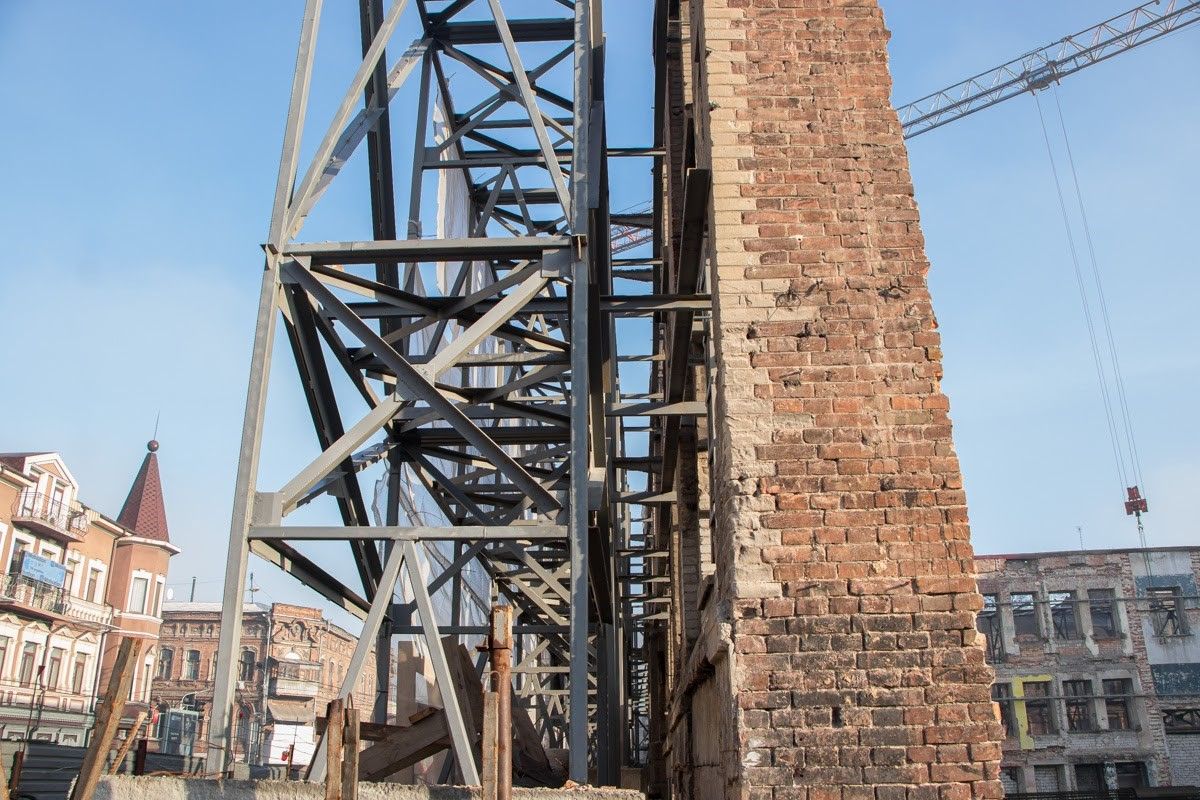 В таком виде стена будет ждать своего часа