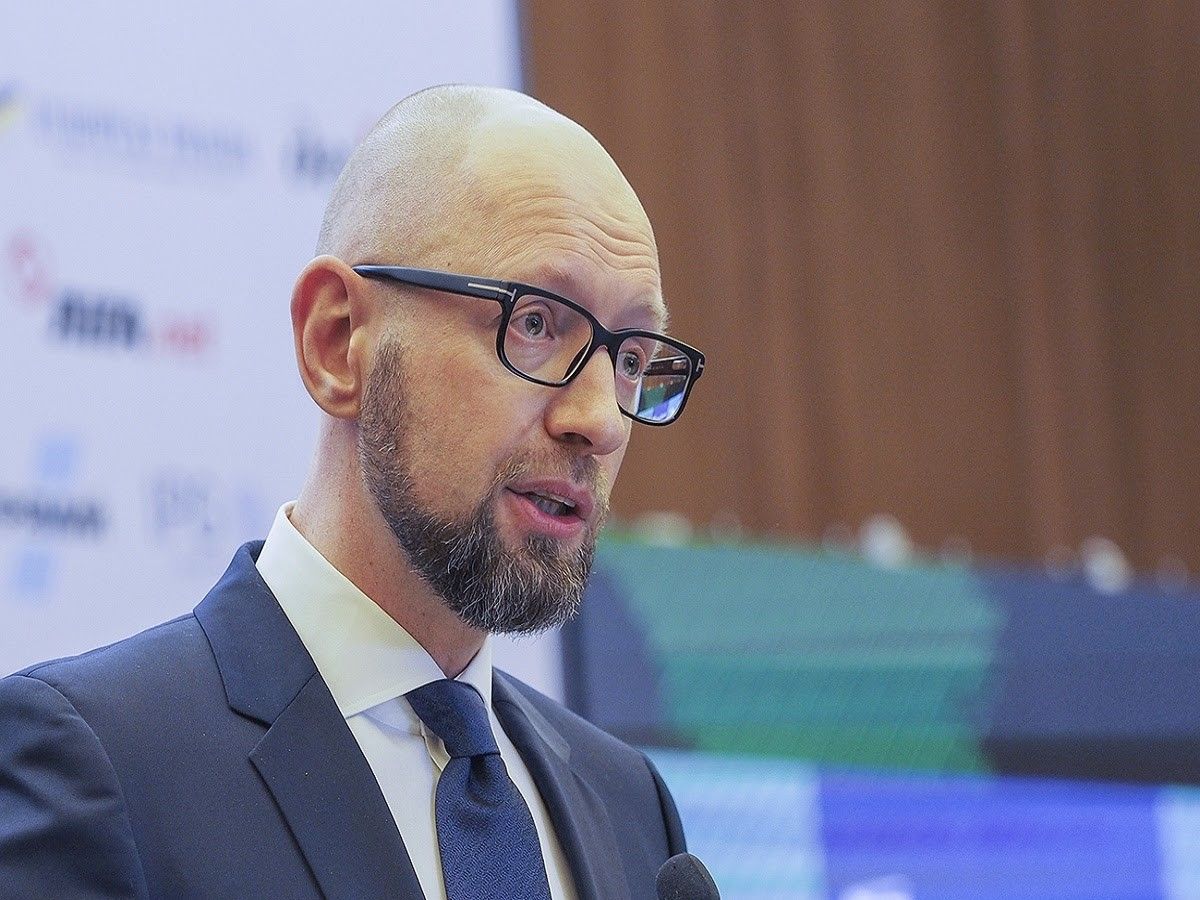 Арсений Яценюк - в 2014—2016 годах был премьер-министром Украины