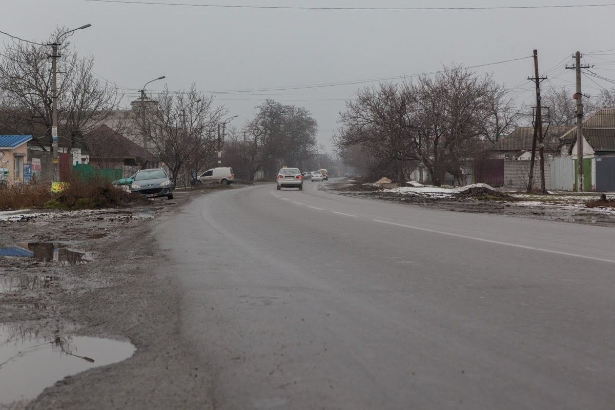 Улица Передовая неприветлива к пешеходам в любое время года