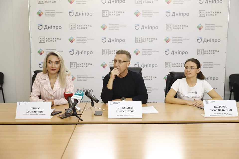 Торт вручил – тендер получил: кто заработал на Новом году в Днепре 2