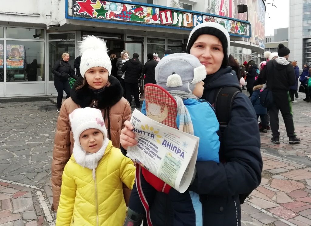 Взрослые писали письма Деду Морозу, а их дети посетили цирк: в Днепре команда Геннадия Гуфмана организовала очередной праздник 2