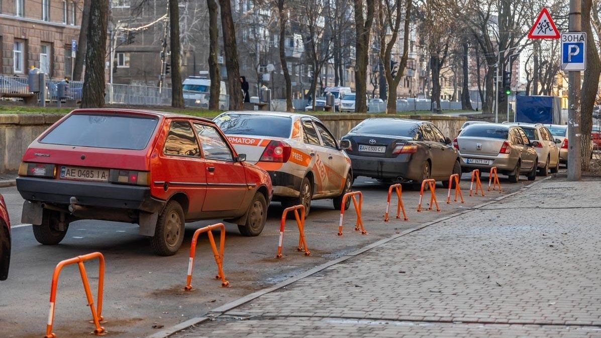 Как в Днепре член команды Порошенко помешала автомобилистам и что сделала мэрия