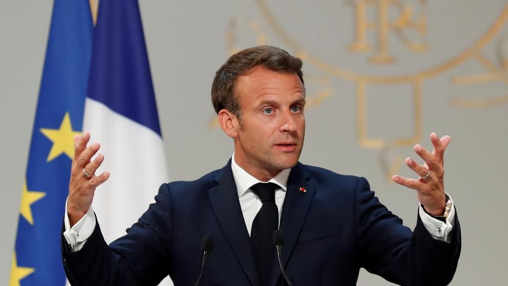 Интересно, президент Макрон в курсе, что его министры нищеброды по сравнению с главой Укрпочты