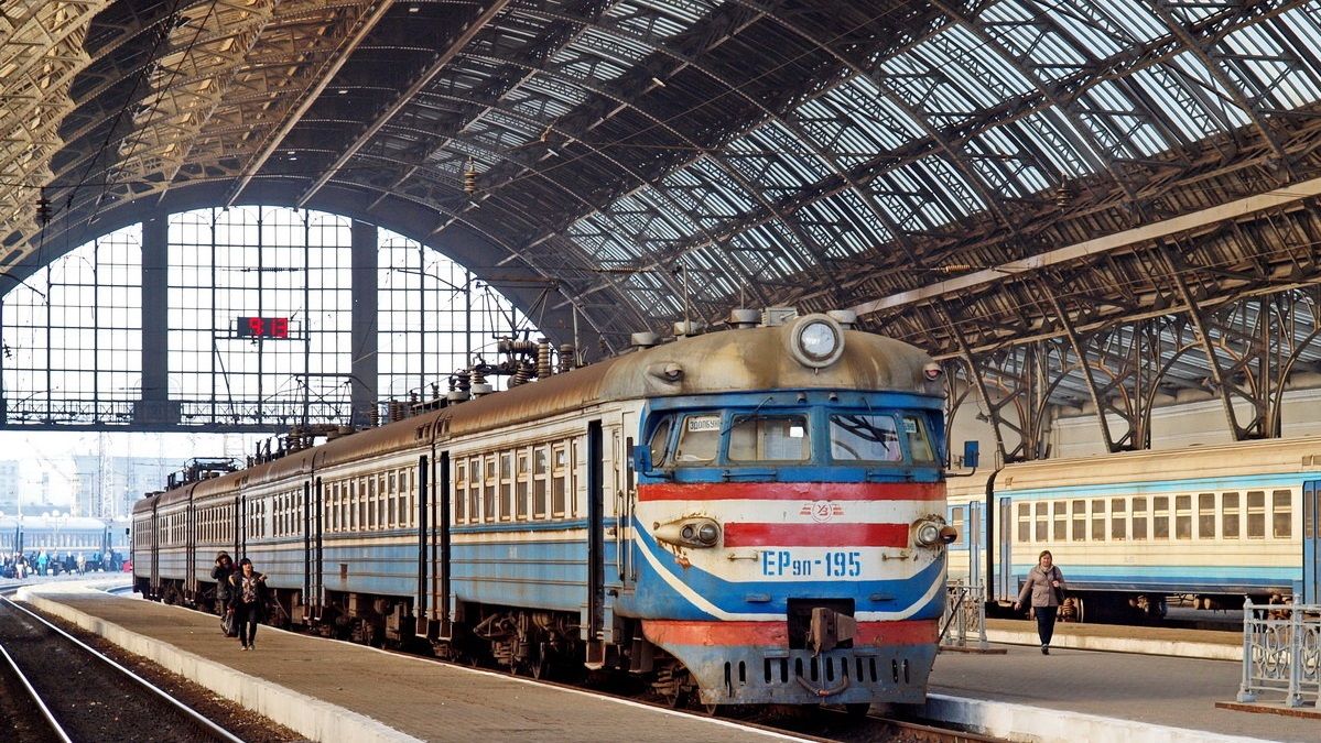 Катался на корабле и пил за счет бюджета: на главу Укрзалізниці открыли дело в ГБР