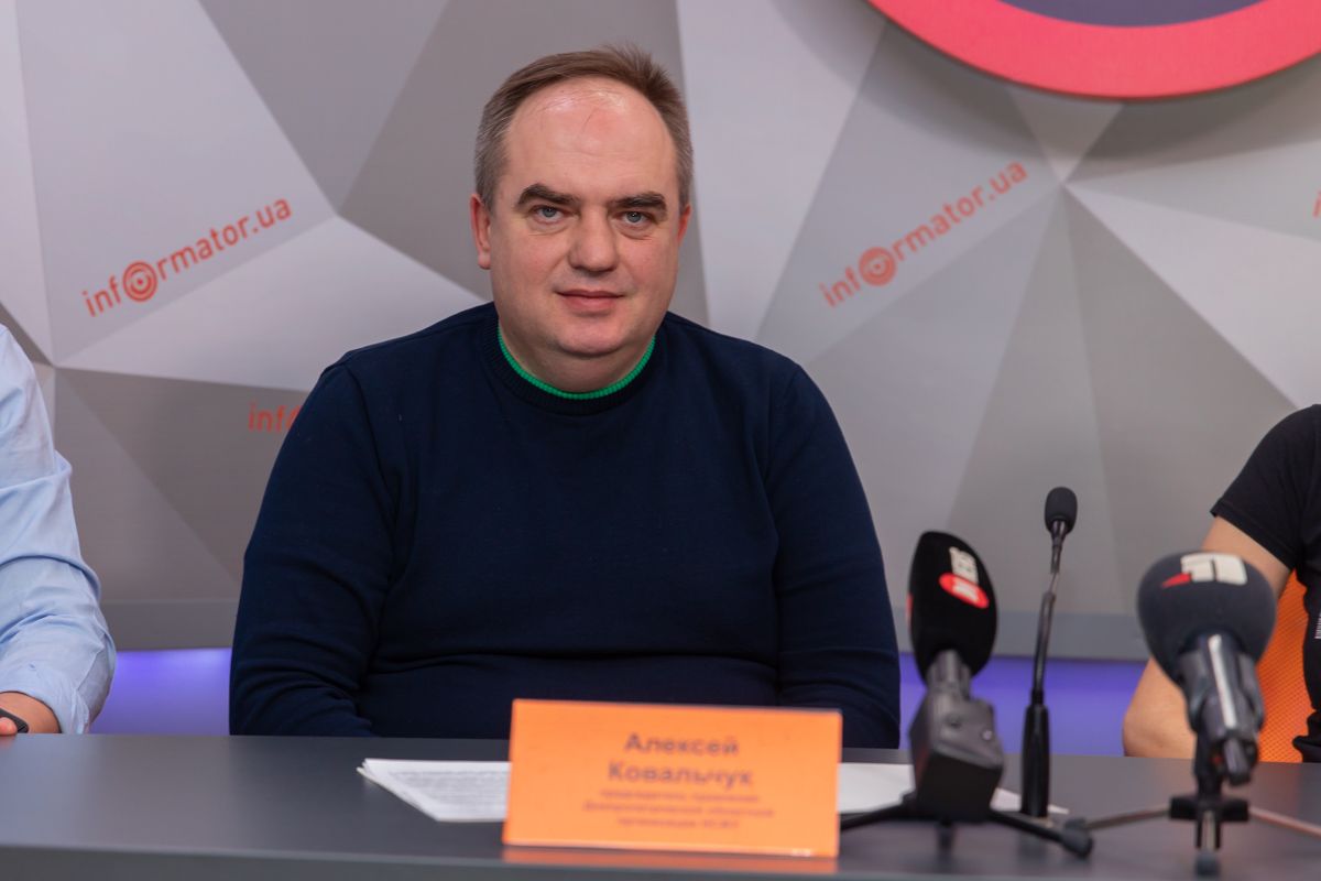 По словам Алексея Ковальчука законопроект хочет все медиа-пространство централизованно подчинить одной структуре - Национальному совету по телевидению и радиовещанию