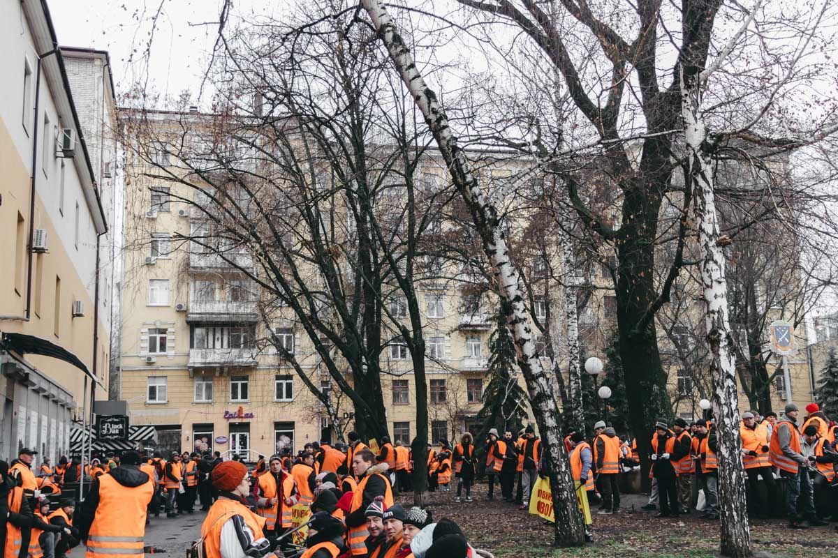 Митинговали и вблизи горсовета