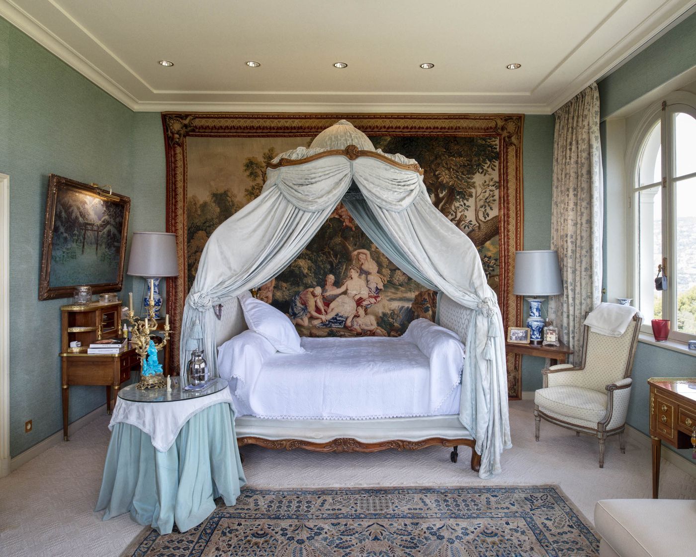 Одна из спален Villa Les Cеdres, фото: bloomberg.com