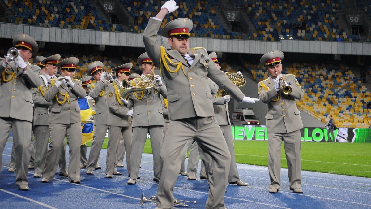 В Днепре горсовет поздравит женщин с 8 марта военным оркестром и сладостями
