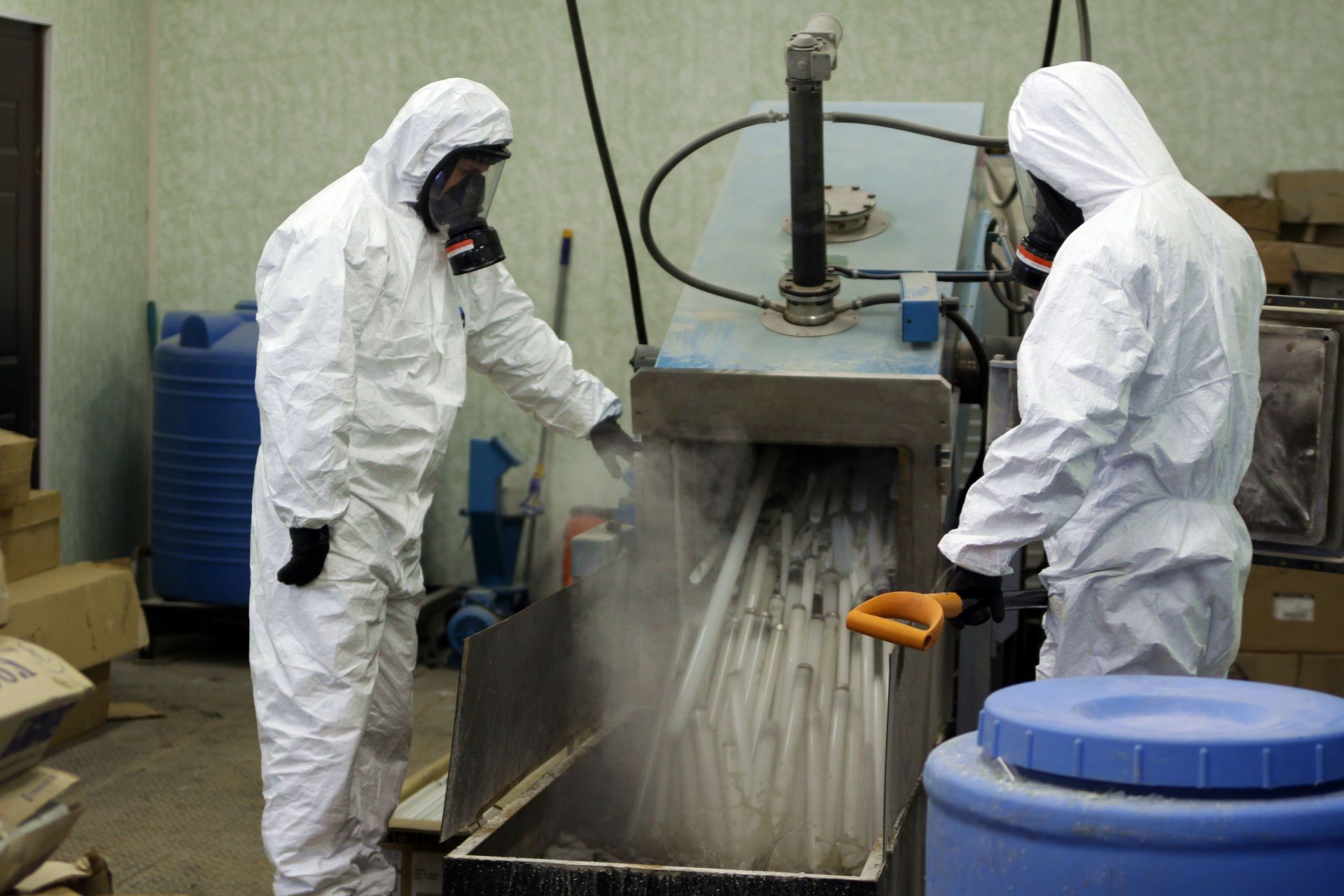 Ртуть внутри ламп может сильно навредить человеку