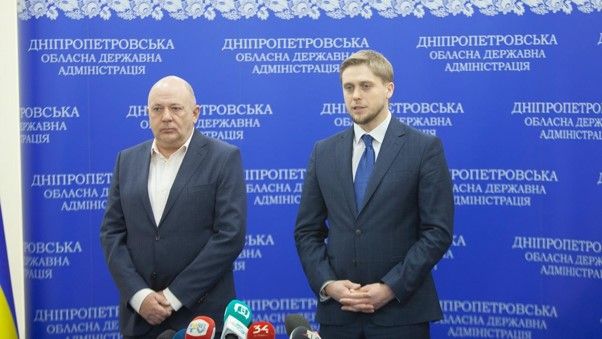 Слева направо: первый заместитель директора международного аэропорта «Днепропетровск» Сергей Криворотченко и председатель ДнепрОГА Александр Бондаренко