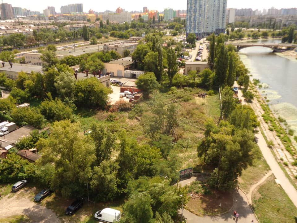 Экс-чиновник коррупционер построит парковку на Русановке в Киеве 1