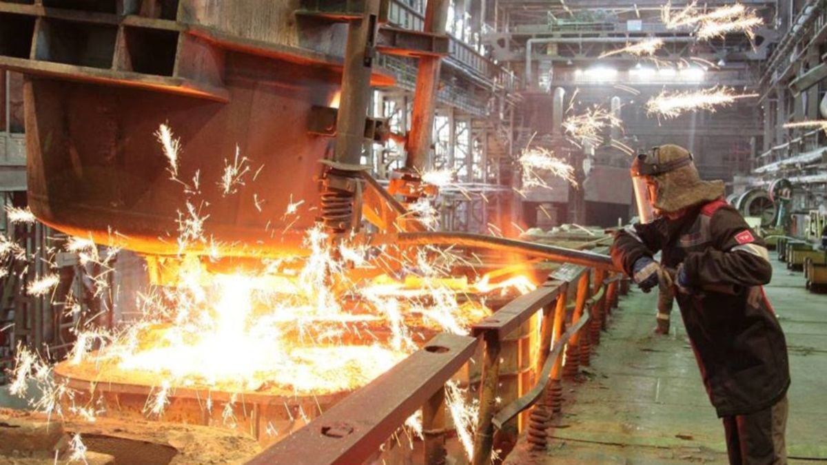 Действия Кабмина по укреплению гривны привели к падению промпроизводства