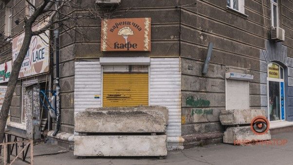 Властям приходится закрывать наливайки вот таким жестким методом