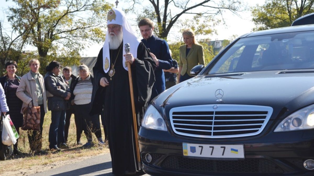 Как украинцы относятся к разным церквям и чем должны заняться священники: опрос КМИС