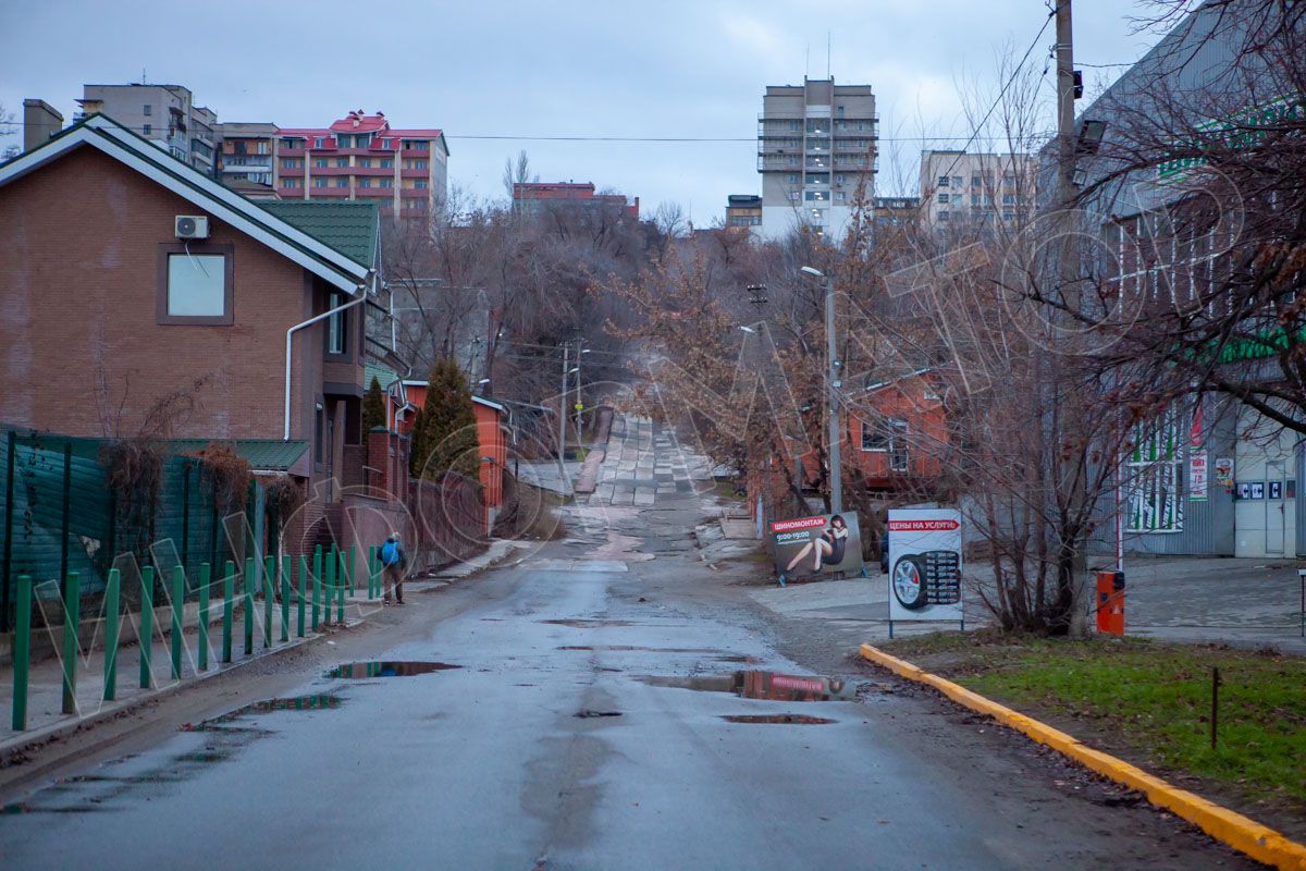 В Днепре за 17 миллионов отремонтируют многострадальный Крестьянский спуск 1