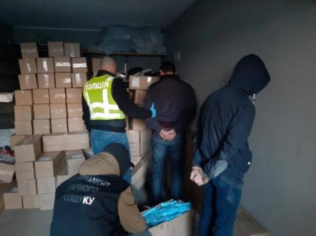 Реалии карантина: что грозит банде воров медицинских масок в Киеве 1