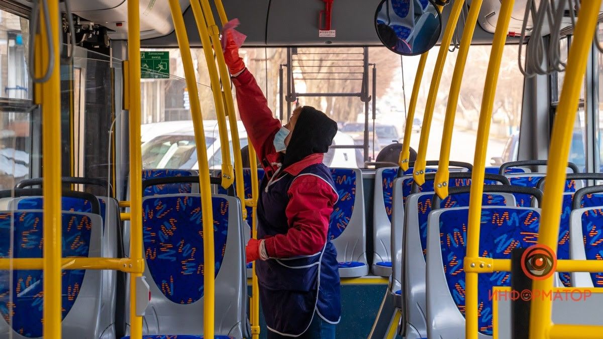 В Днепре проводится постоянная санобработка общественного транспорта