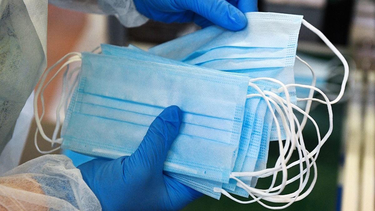 Решение Кабмина: за вывоз масок из Украины – до 6 лет тюрьмы