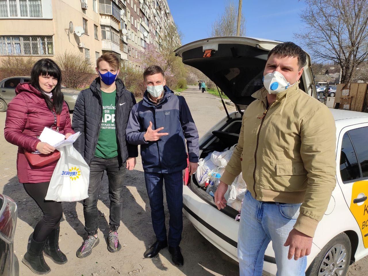 Назарий Постольник с волонтерами - не передовой помощи в нелегкое время эпидемии