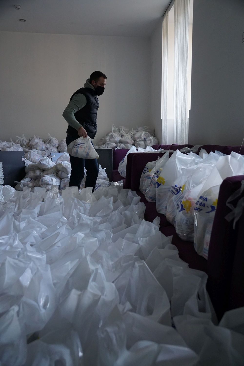 В Центре социальной ответственности Днепра готовы к отправке сотни пакетов помощи всем нуждающимся
