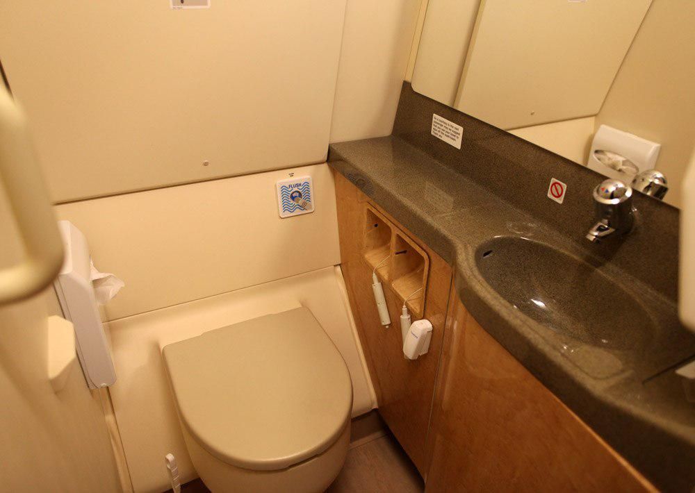 Чья фирма поставит топливо для самолета Зеленского на 13,6 миллиона гривен 5