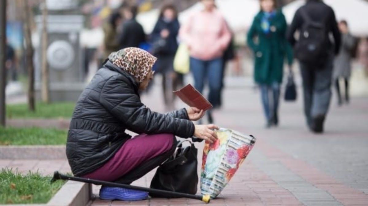По словам заммэра, если центральная власть примет решение о дефолте, то это серьезно коснется всех слоев населения - вплоть до обнищания